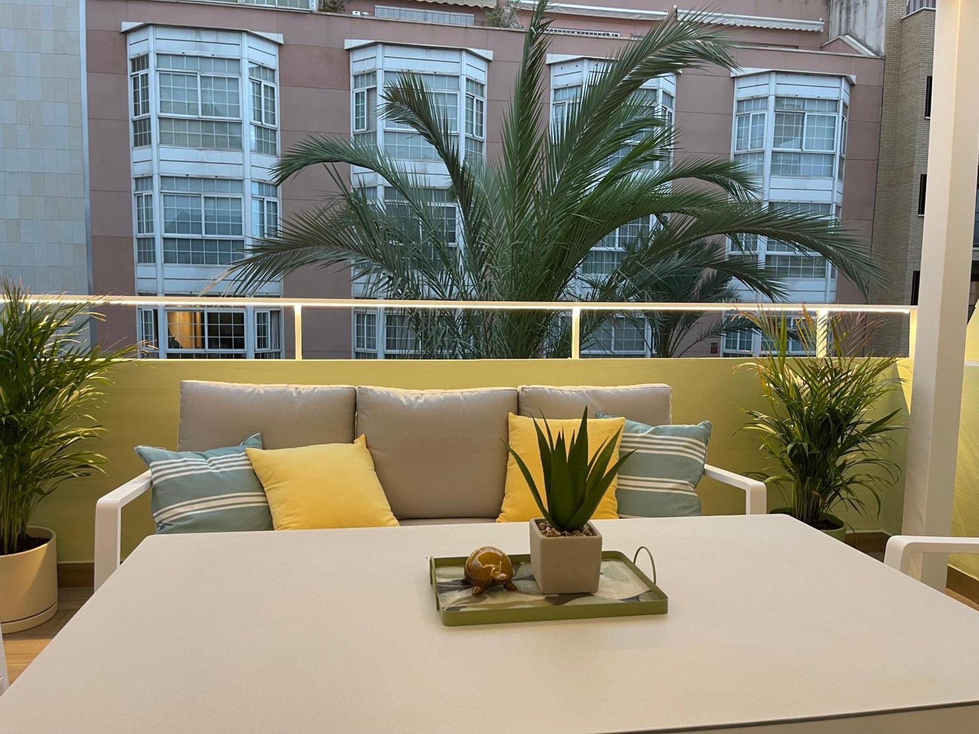 Gran Atico Con Terraza En El Centro De Alicante Exterior photo