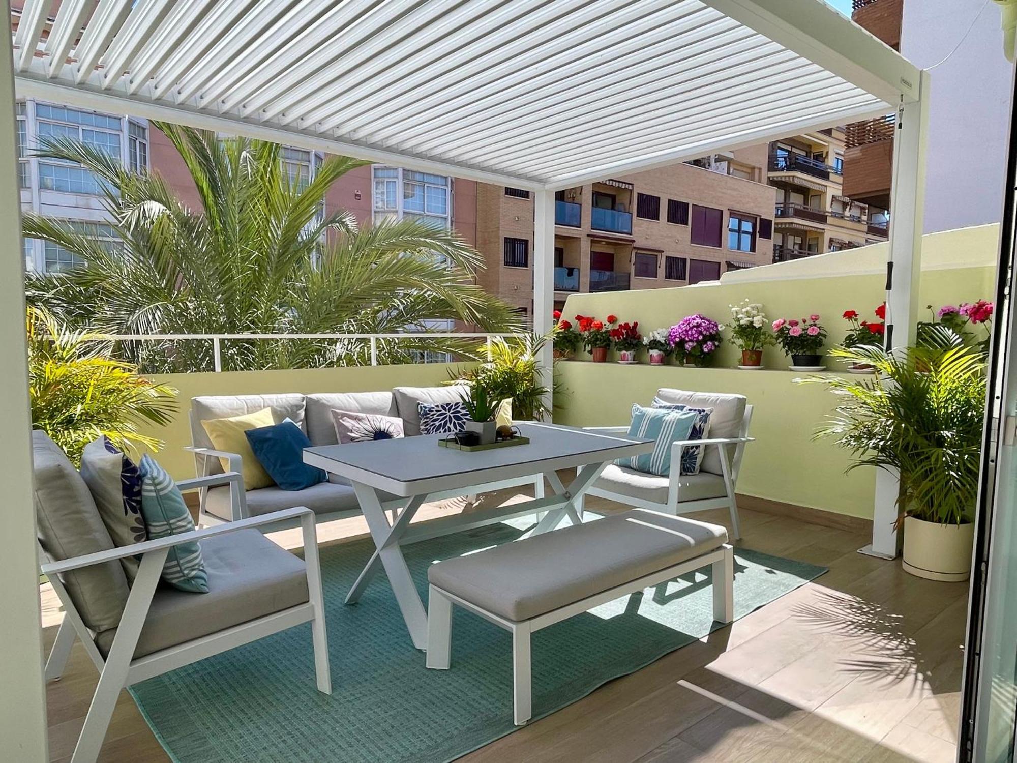 Gran Atico Con Terraza En El Centro De Alicante Exterior photo
